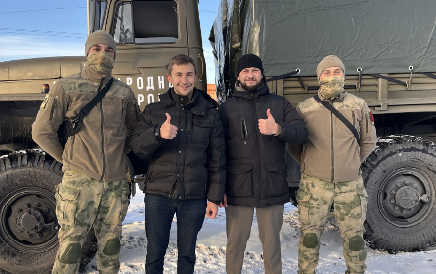 Сергей Карякин вместе с Народным фронтом вручил “Урал” воинскому подразделению “БАРС”