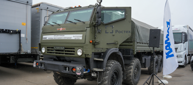 КАМАЗ вручил Народному фронту бронированный грузовик для выполнения задач гуманитарной миссии