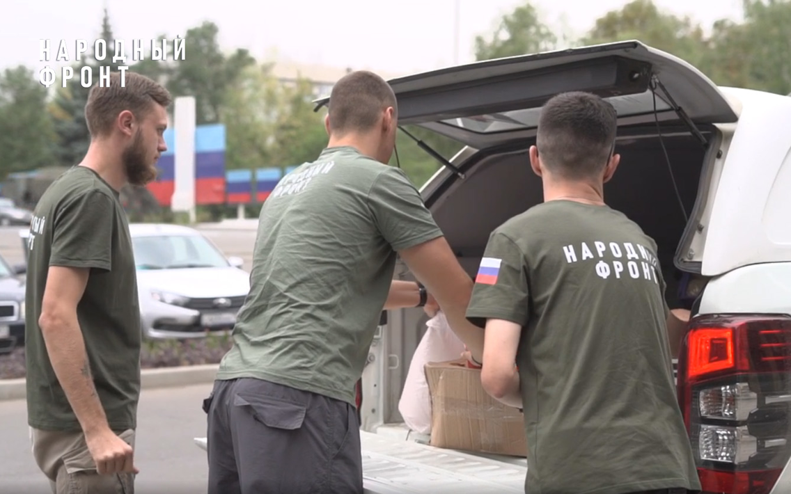 Волонтёры Молодёжки Народного фронта помогли жителям Антрацита, пострадавшим от пожара