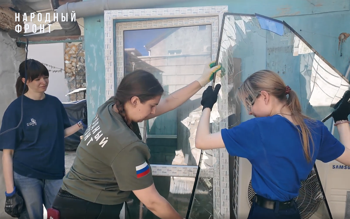 Добровольцы Севастополя помогли ликвидировать последствия ночной атаки на город
