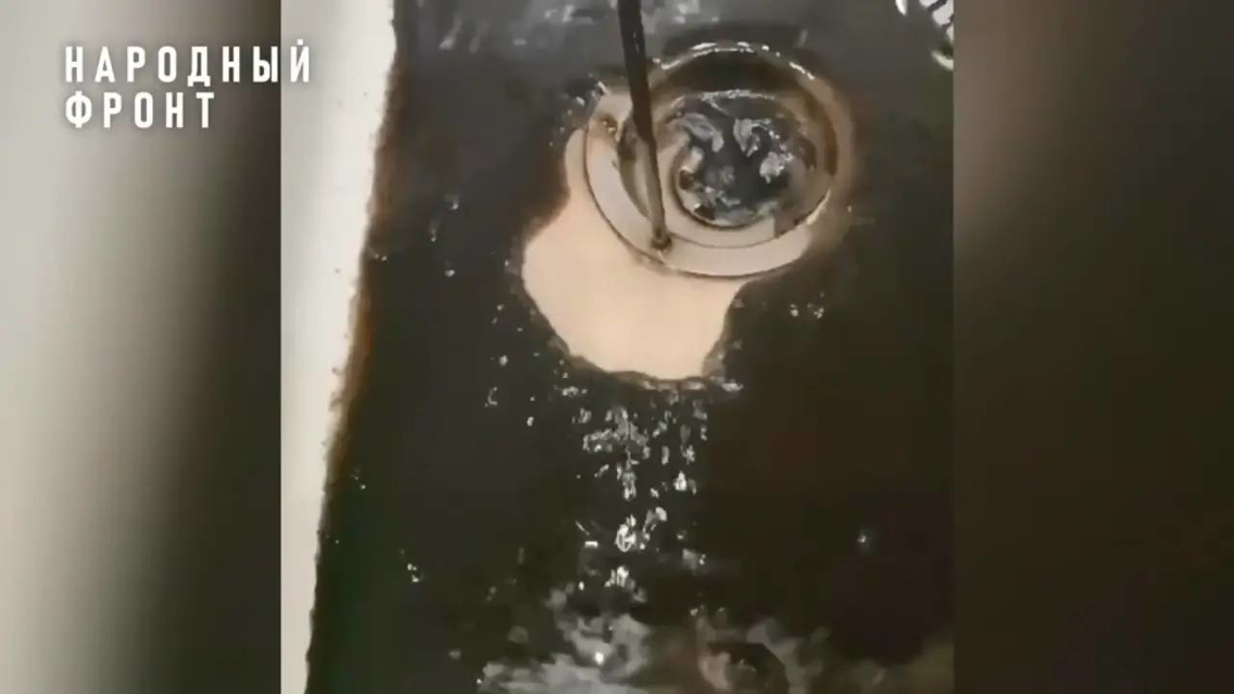 Народный фронт добился возбуждения уголовного дела из-за чёрной воды в домах Тайгинки