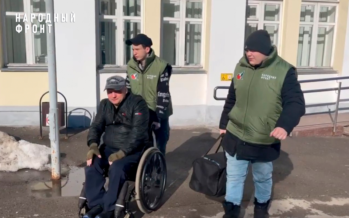 "Молодёжка" Народного фронта помогает инвалидам и маломобильным жителям страны 