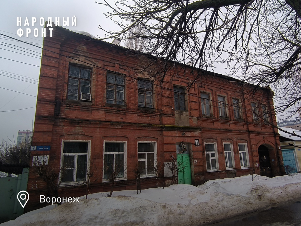 В центре Воронежа объект культурного наследия гибнет вместе с жильцами