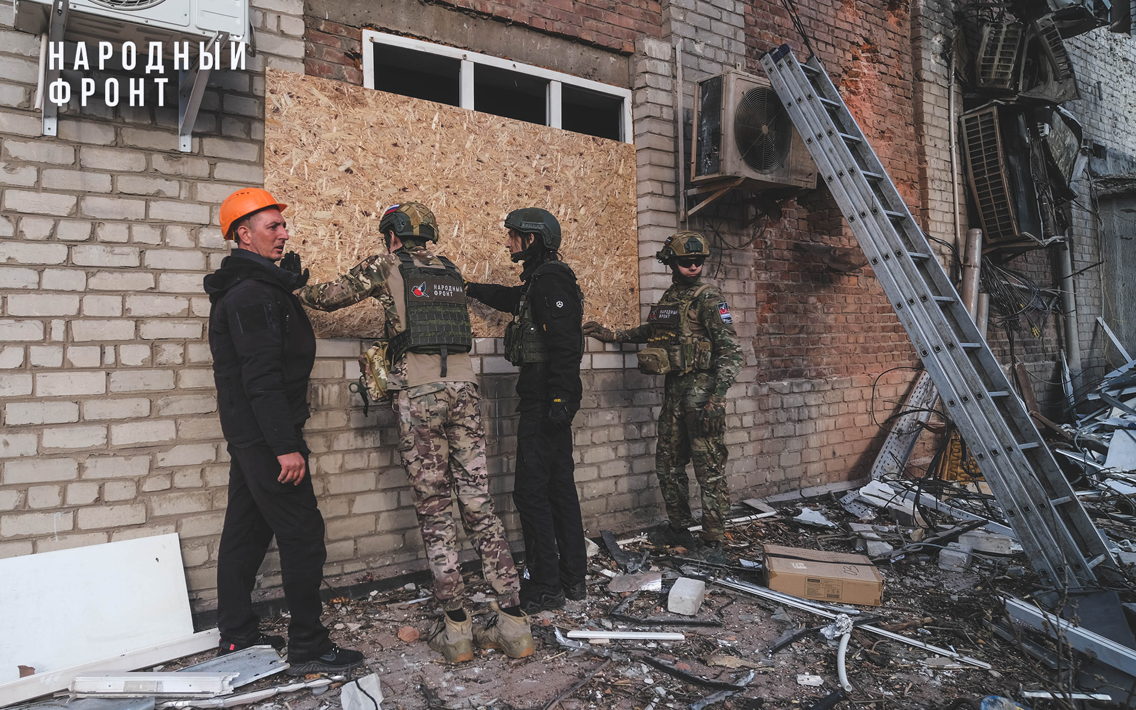 Волонтёры Молодёжки Народного фронта помогли жителям Донецка после атаки БПЛА