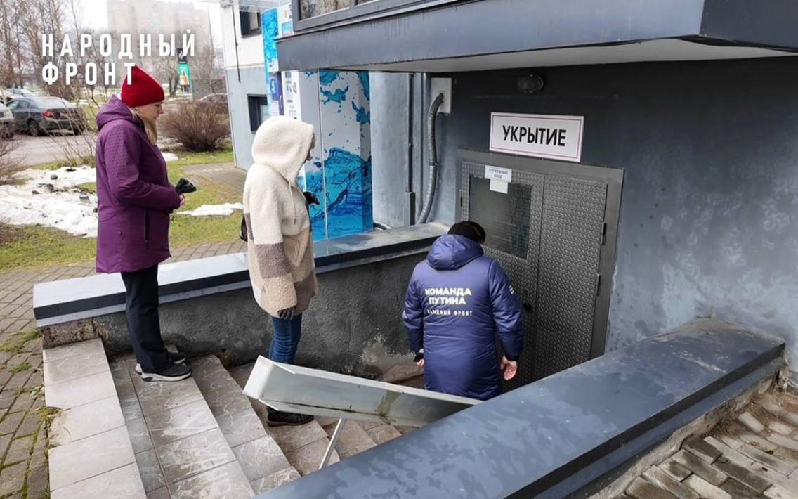 Дом, который не сломить: восемь лет в осадном положении находятся жильцы новгородской многоэтажки