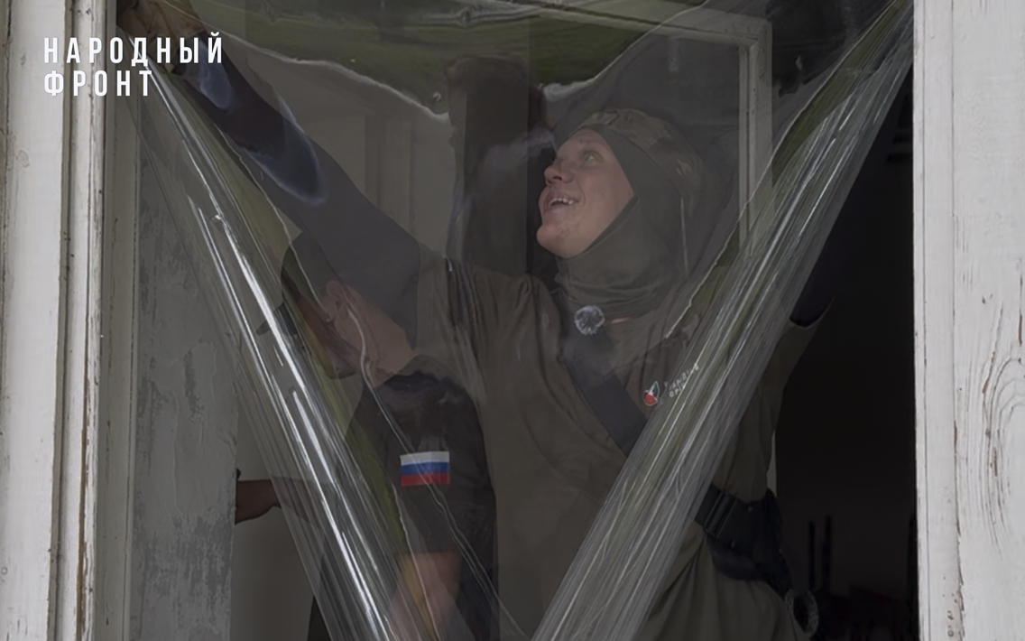 Волонтёры Молодёжки Народного фронта помогают курянам ликвидировать последствия ночной атаки ВСУ на город