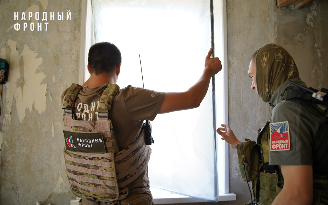 В Донецке волонтёры Народного фронта помогли жителям трёх домов, пострадавших от удара HIMARS