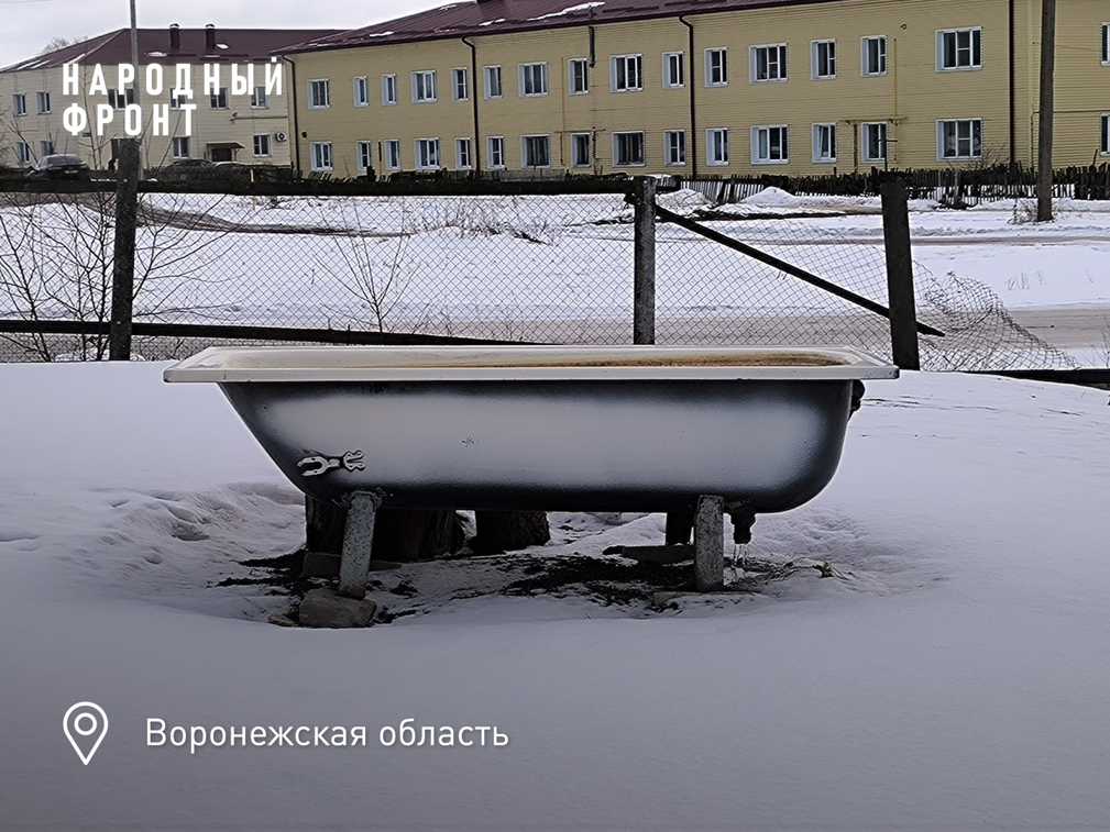 В городе Эртиле Воронежской области крупный микрорайон Стройка периодически остаётся без воды
