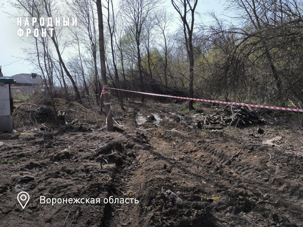 Ни пройти ни проехать: в городе Семилуки Воронежской области половина улицы осталась без дороги