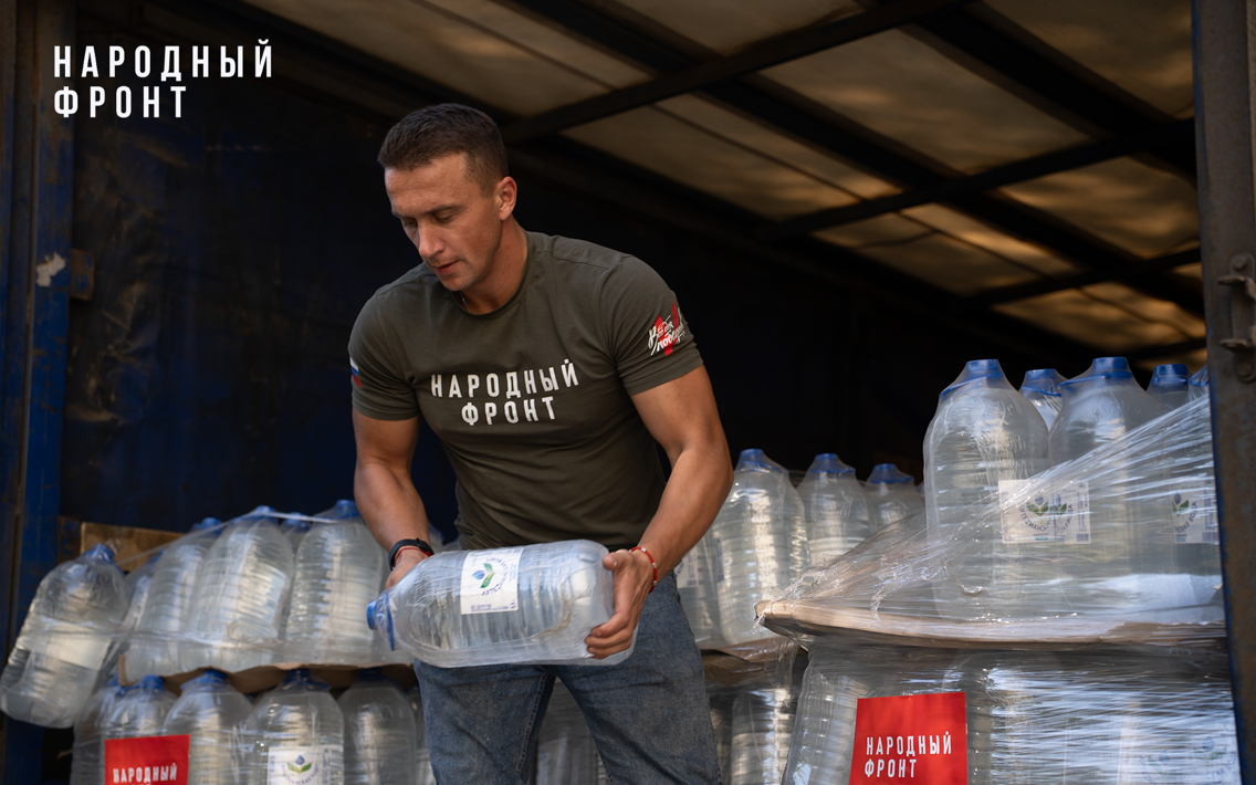 Народный фронт помогает обеспечивать питьевой водой больницы и нуждающихся жителей ДНР