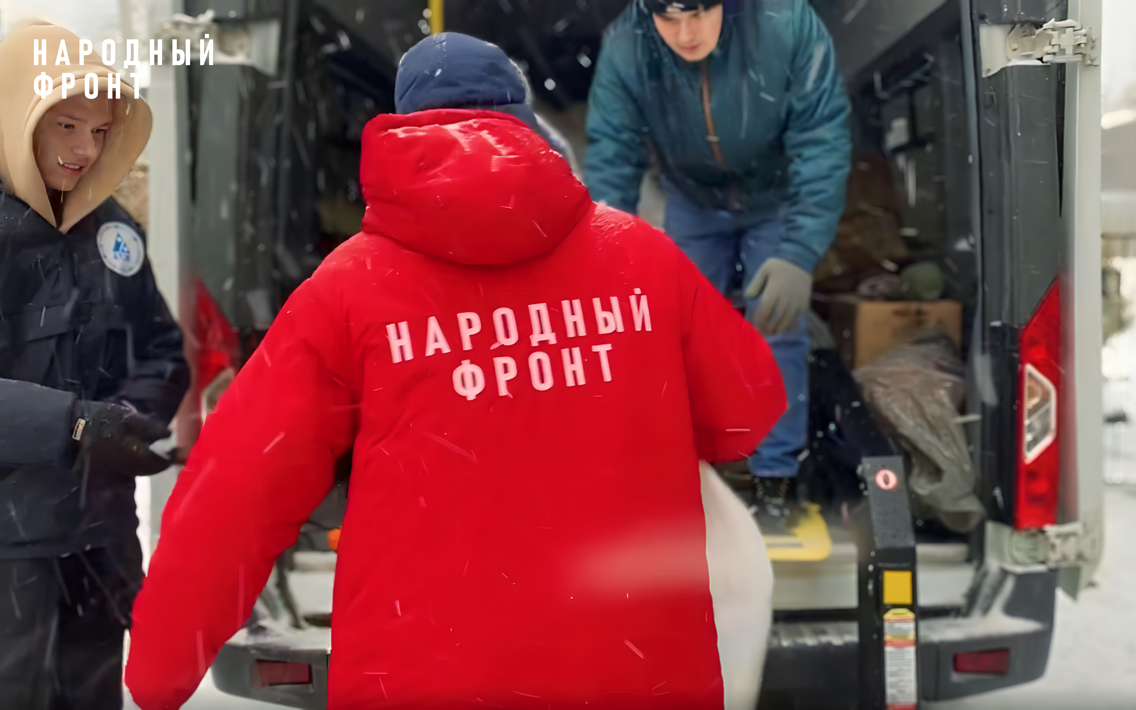 Волонтёры молодёжного крыла Народного фронта помогли инвалиду с ампутированной ногой переехать из ветхого жилья