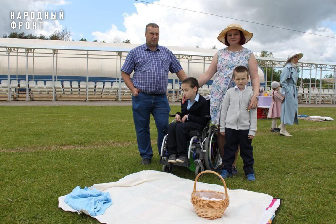 Народный фронт в Петербурге добился сохранения выплаты родителям, осуществляющим уход за детьми-инвалидами, при условии их трудовой занятости