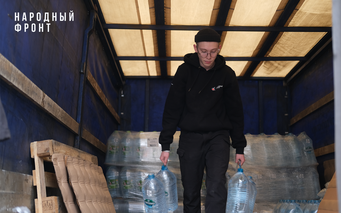 Народный фронт доставил более 1000 тонн воды и 500 ёмкостей жителям ДНР