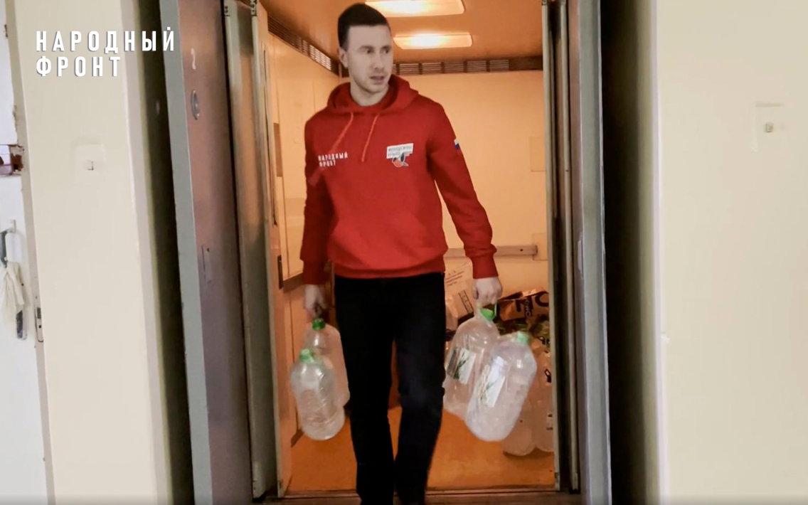 Волонтеры молодёжного крыла Народного фронта оказывают помощь госпиталю в прифронтовой Ясиноватой 