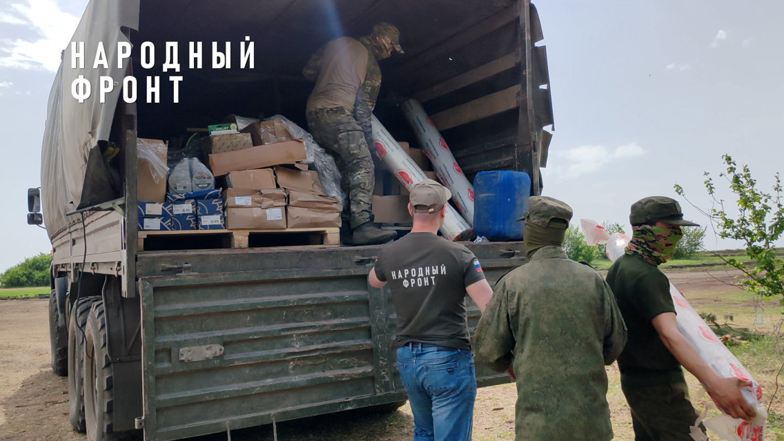 Народный фронт в преддверии Пасхи передал военным куличи