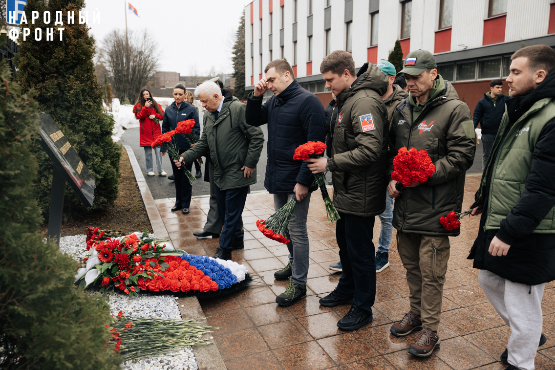 Представители Народного фронта почтили память жертв агрессии НАТО в Югославии