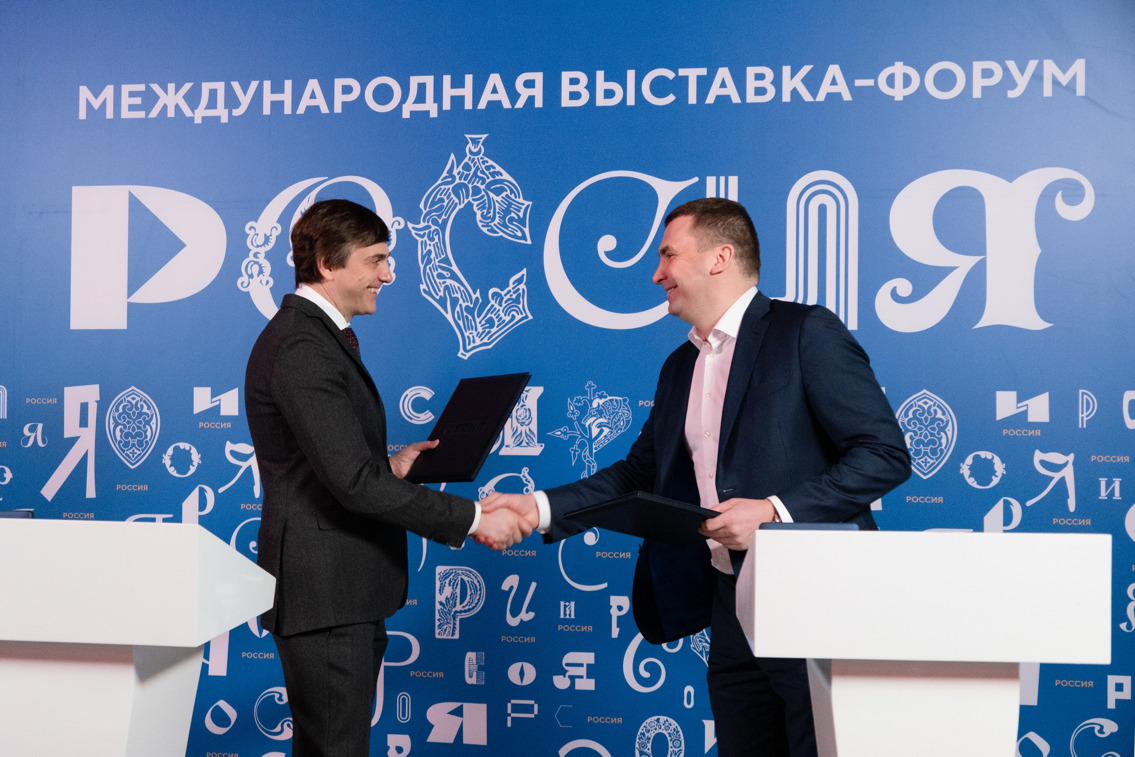 Руководитель Народного фронта Михаил Кузнецов и министр просвещения Сергей Кравцов подписали соглашение о сотрудничестве 