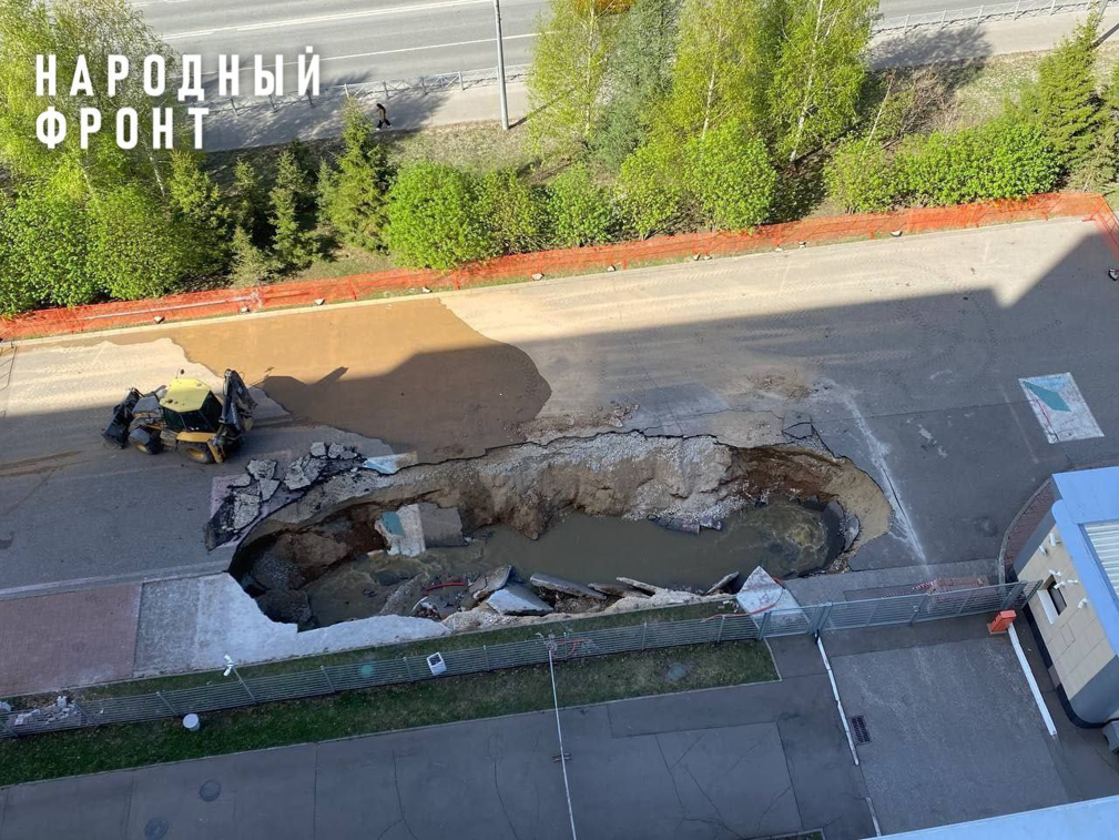 Народный фронт призвал провести проверку канализационной системы после провала асфальта вблизи деревни Универсиады в Казани