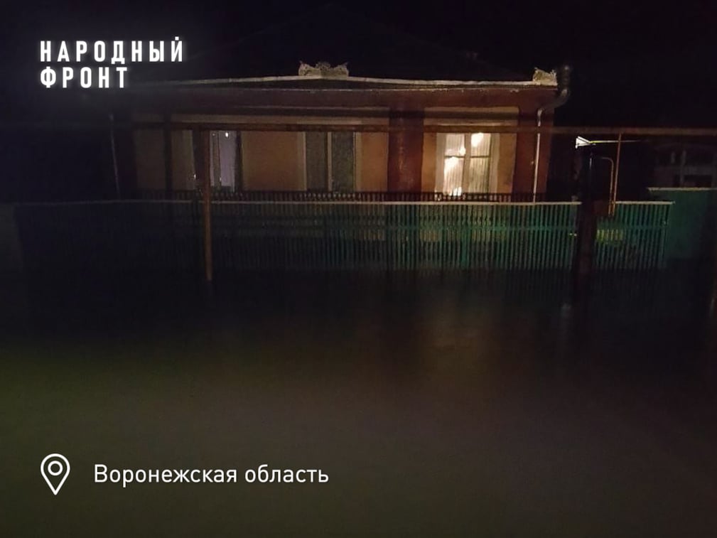 В Верхнем Мамоне Воронежской области несколько улиц частного сектора тонут в каждую оттепель и дожди