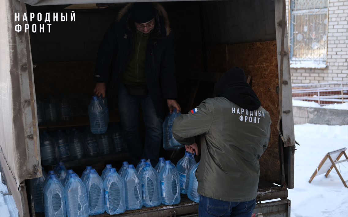 Народный фронт доставил 4 тонны воды в больницы Донецка