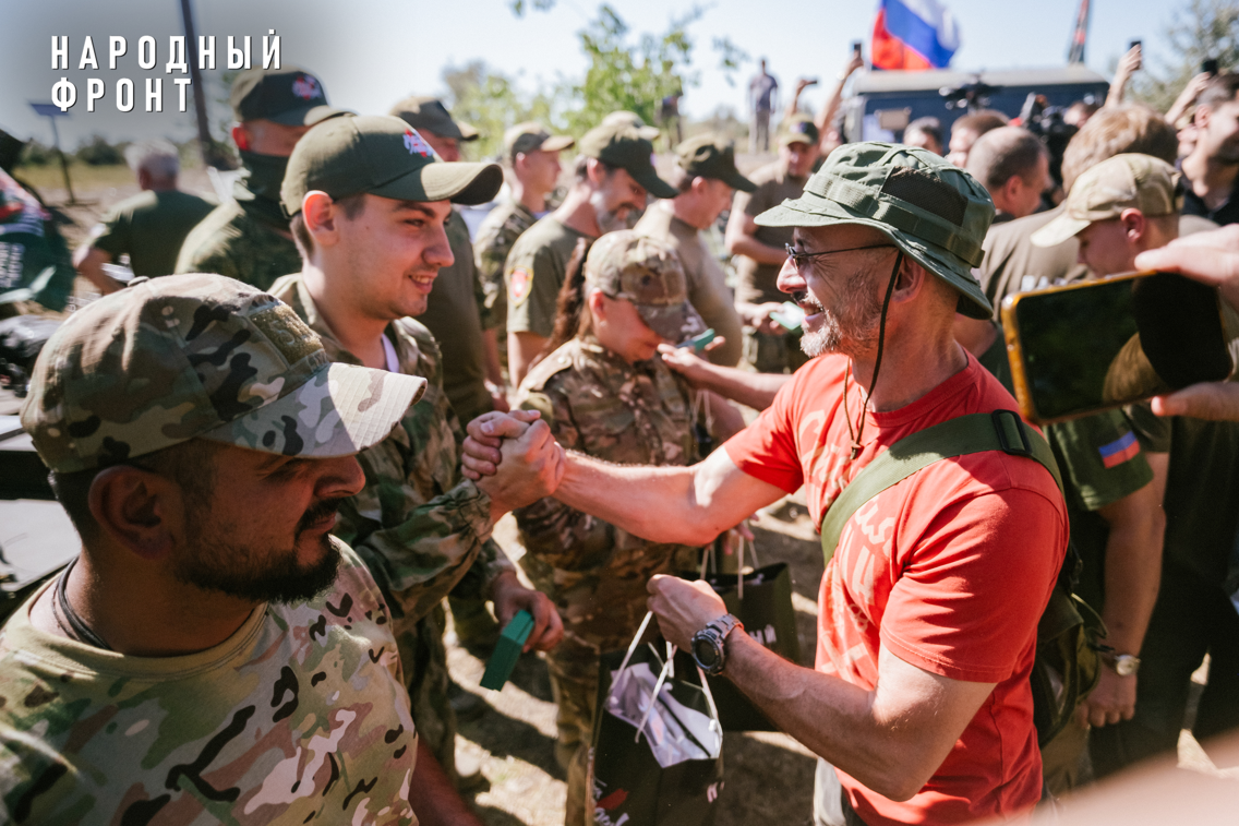 Народный фронт в преддверии Дня военного медика передал врачам эвакуационную технику