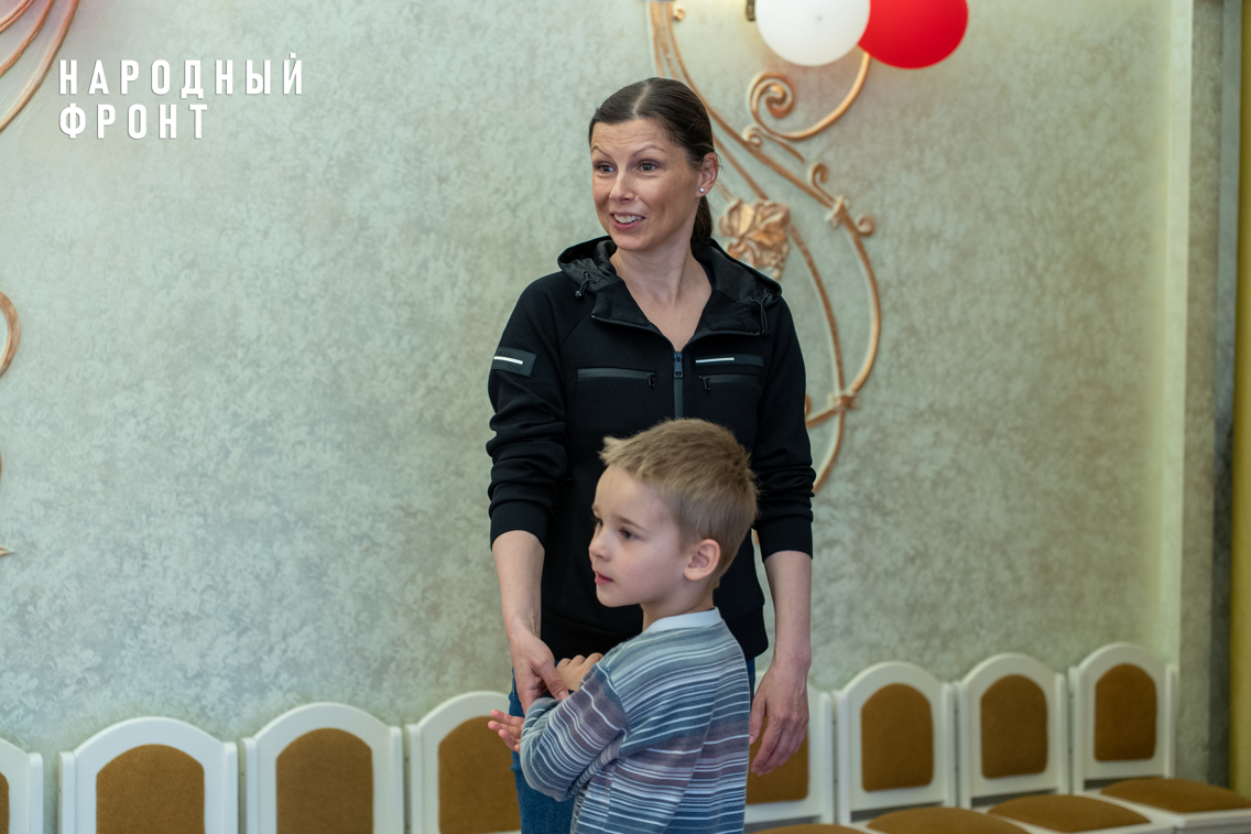Ирина Куксенкова вместе с Народным фронтом доставила помощь в детские учреждения в ДНР