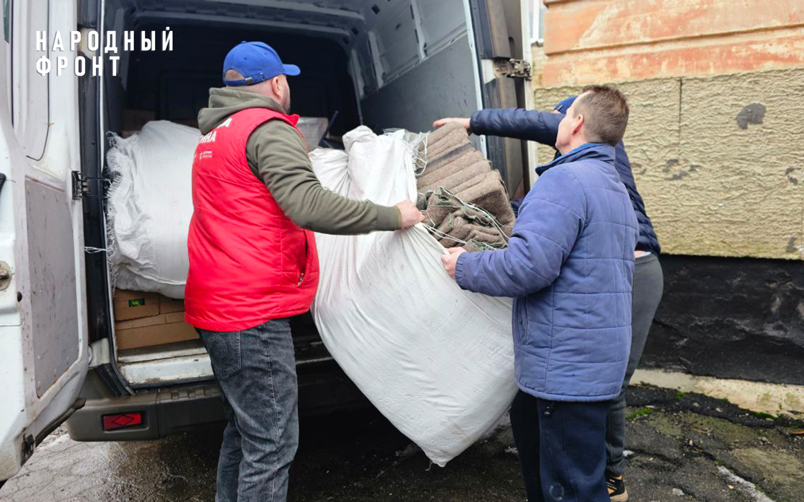 Волонтеры молодёжного крыла Народного фронта привезли гуманитарную помощь жителям обесточенного после обстрелов ВСУ города Пологи 