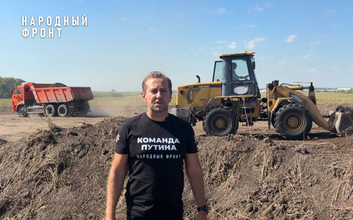 Циничное экопреступление: в Барнауле Алтайского края вандалы вывозят песок и глину, а ямы заваливают строительным мусором
