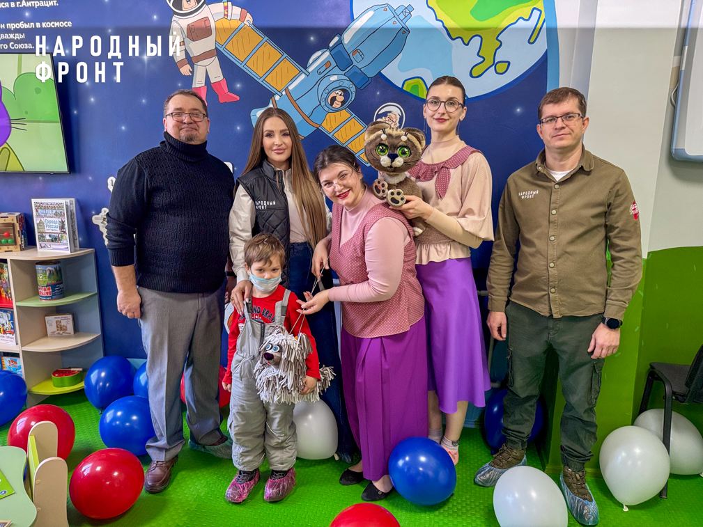 Народный фронт и Благотворительный фонд помощи детям Донбасса открывают детские комнаты в больницах ЛНР