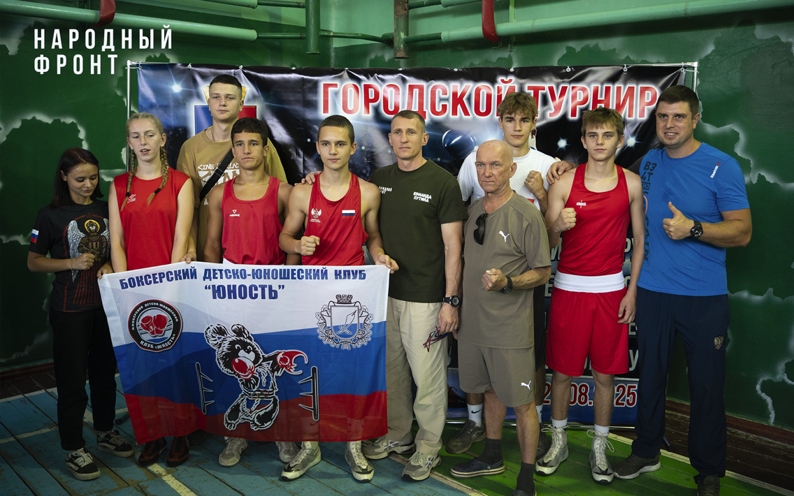 В Иловайске прошёл турнир по боксу с участием чемпиона мира Эдуарда Трояновского