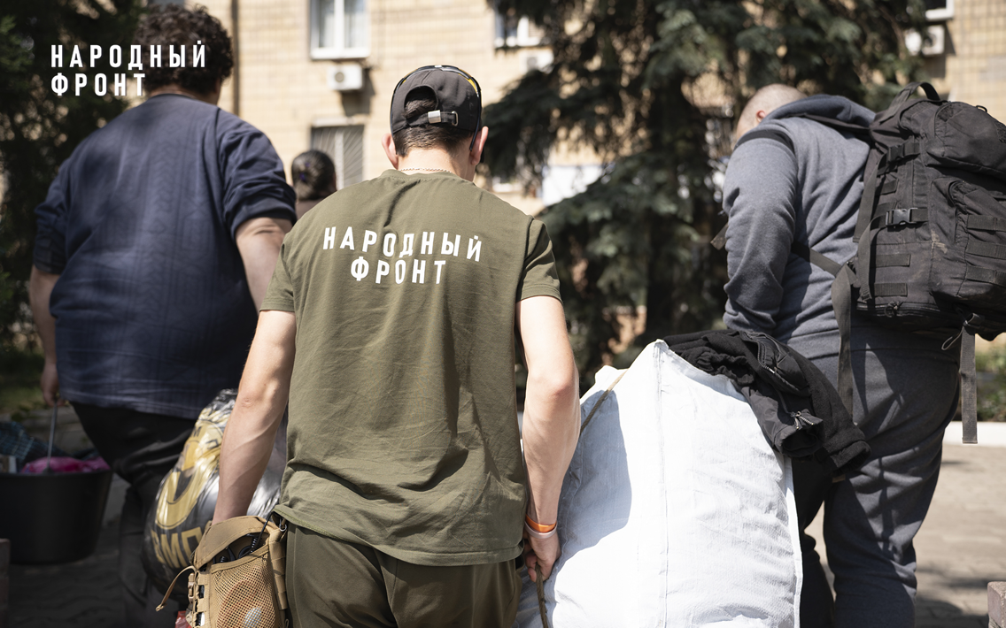 Молодёжка Народного фронта эвакуировала жителей прифронтового района в Донецк