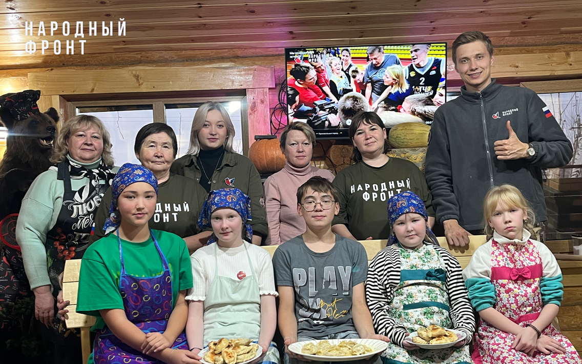 Молодёжка Народного фронта поздравляет мам и жён участников СВО с Днём матери 