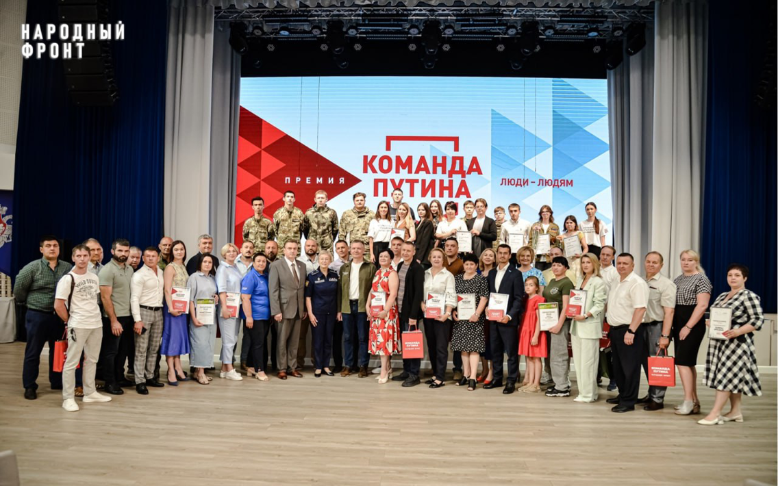 Народный фронт вручил премию "Команда Путина" жителям Оренбургской области, которые помогали во время паводка