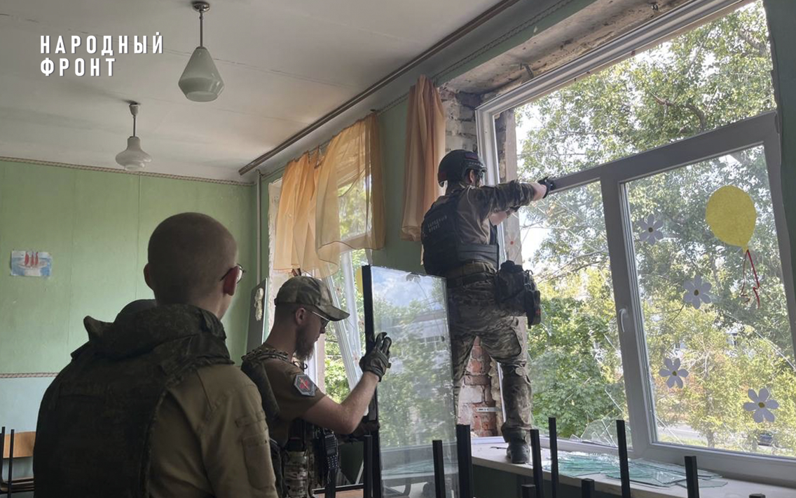 Волонтёры Народного фронта закрыли тепловой контур в пострадавших учебных учреждениях Донецка