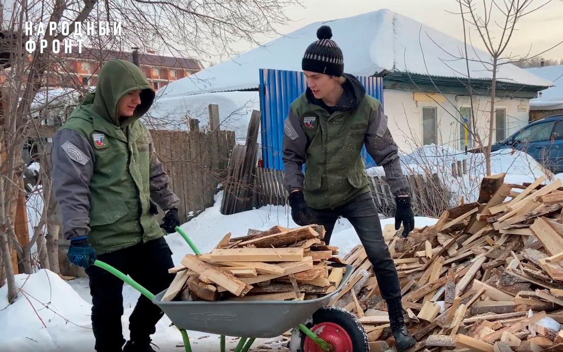 Волонтеры молодёжного крыла Народного фронта поддерживают семьи военнослужащих 