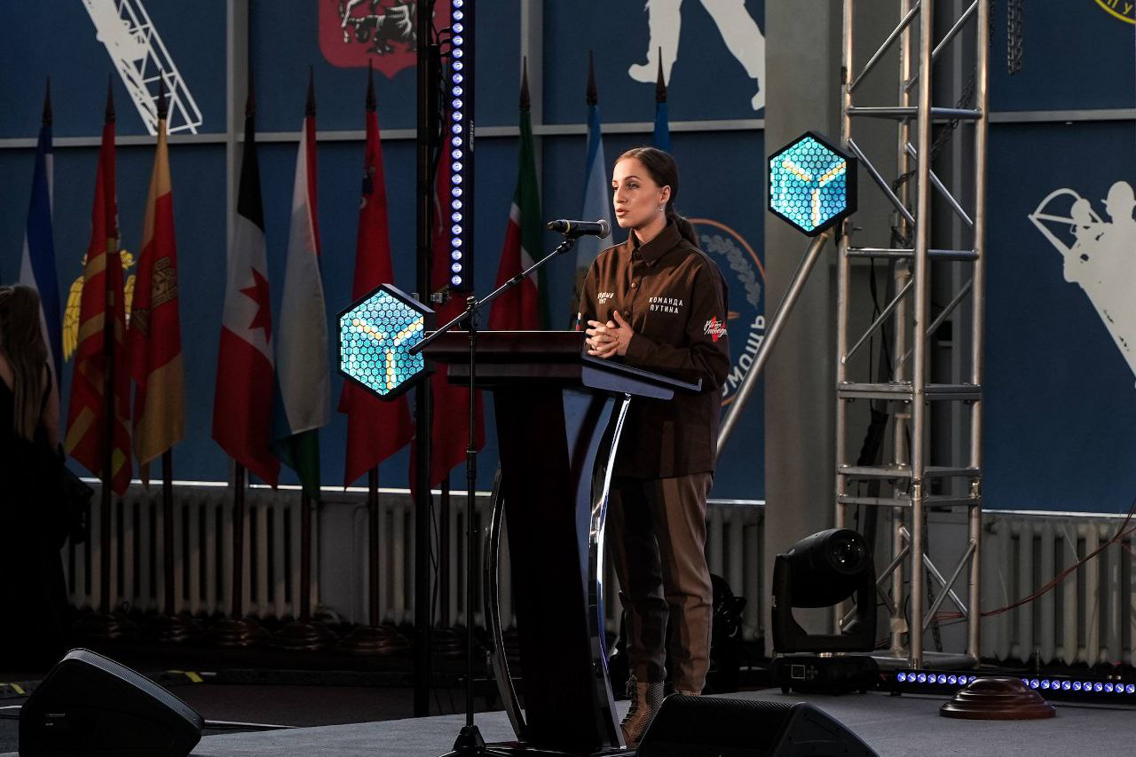 Телеведущая Полина Цветкова встретилась с участниками  всероссийского слёта студентов-спасателей