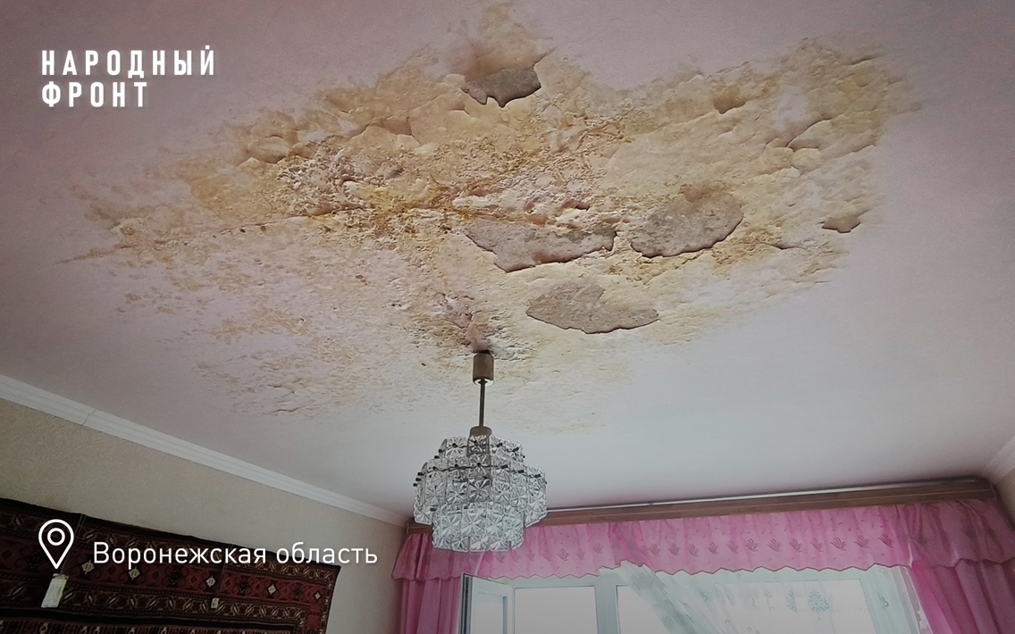 "Будущую осень и зиму мы не переживём": в воронежском селе Вязноватовка 40-летняя трёхэтажка осталась без кровли