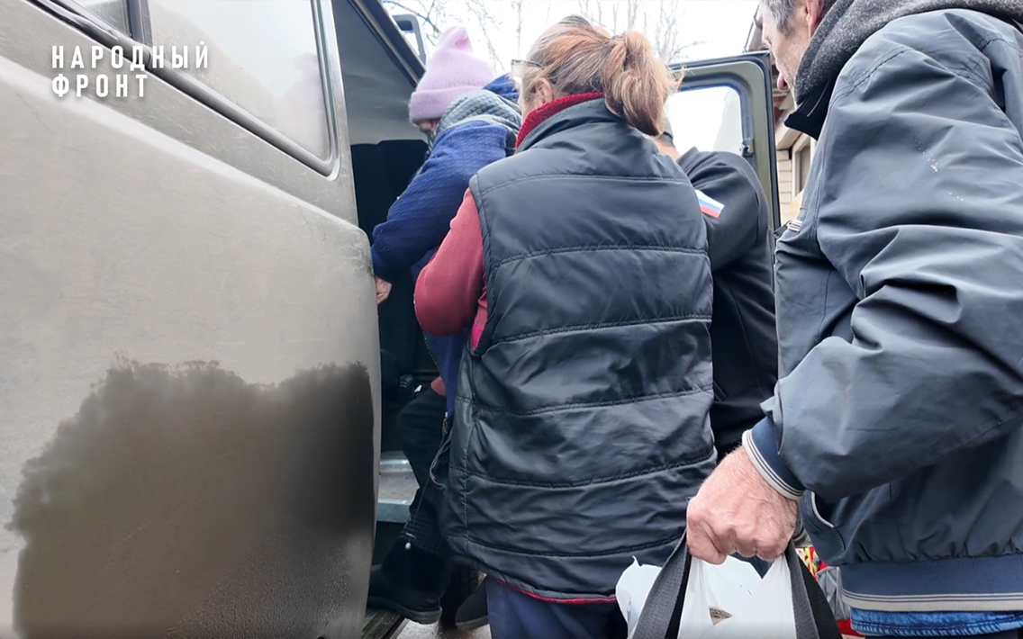 Молодёжка Народного фронта в ДНР помогает эвакуировать жителей прифронтовых районов