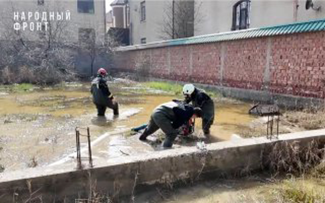 Волонтеры ДНР оказывают помощь жителям Дагестана после разгула стихии