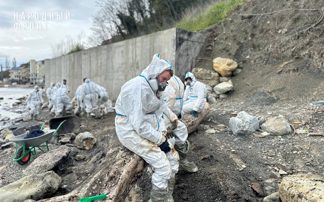 Сводная группа Молодёжки Народного фронта из шести регионов помогает ликвидировать ЧС в Туапсе