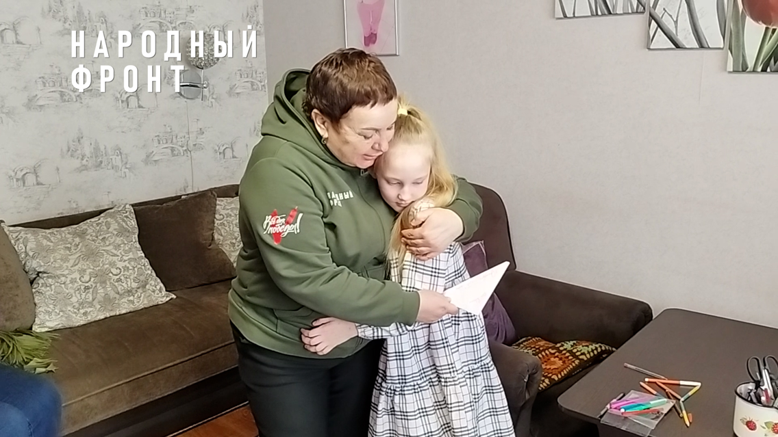 С теплом и благодарностью: бойцы и волонтёры Народного фронта поздравляют женщин с 8 Марта