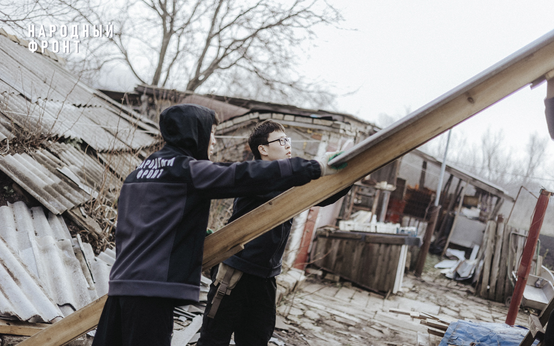 Волонтёры Молодёжки Народного фронта пяти регионов объединились, чтобы помочь жителям Донбасса