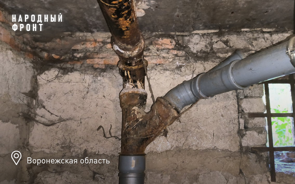 Коммунальная чёртова дюжина: в Воронеже 13-этажный дом девять лет тонет в нечистотах