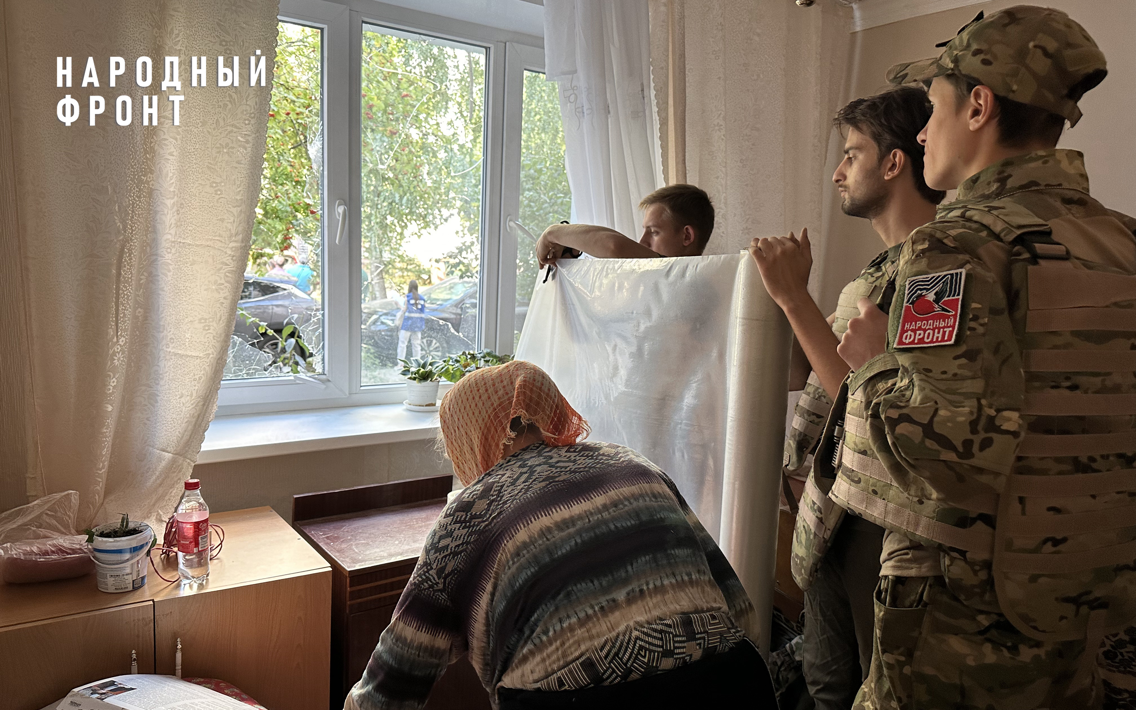 Молодёжка Народного фронта помогает ликвидировать последствия атаки ВСУ на Белгород