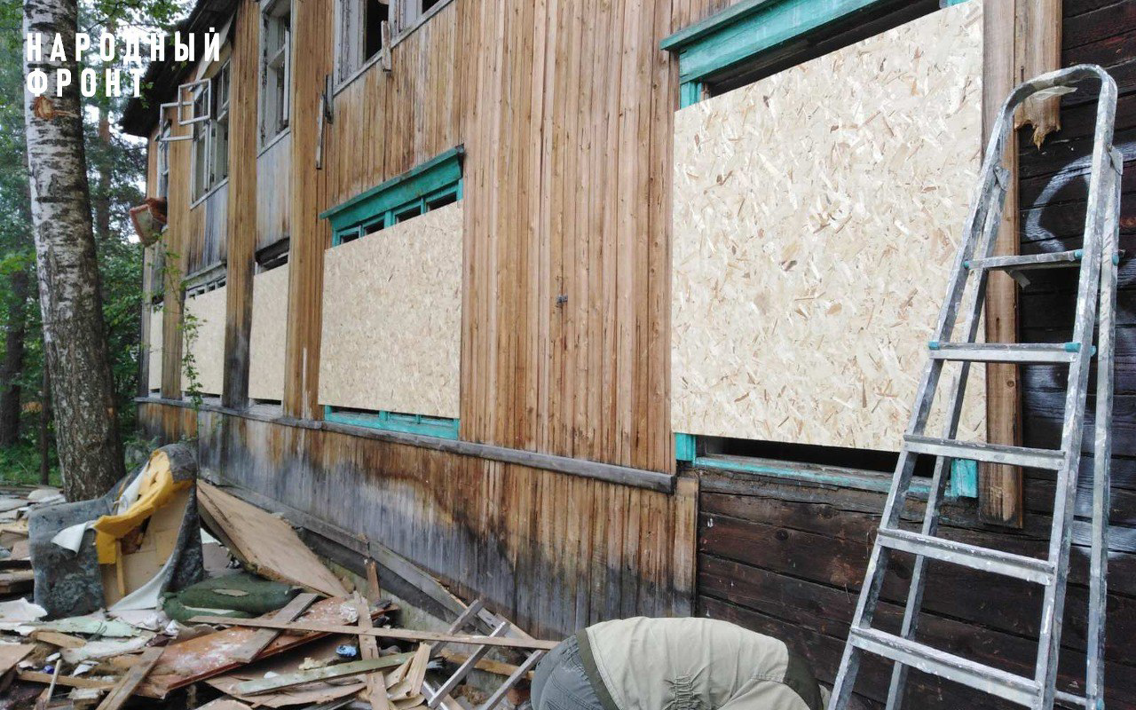 "Наконец-то мы дожили до этого светлого дня": жильцы дома № 53 по улице Адмирала Ушакова в Перми радуются сносу заброшек в своём дворе