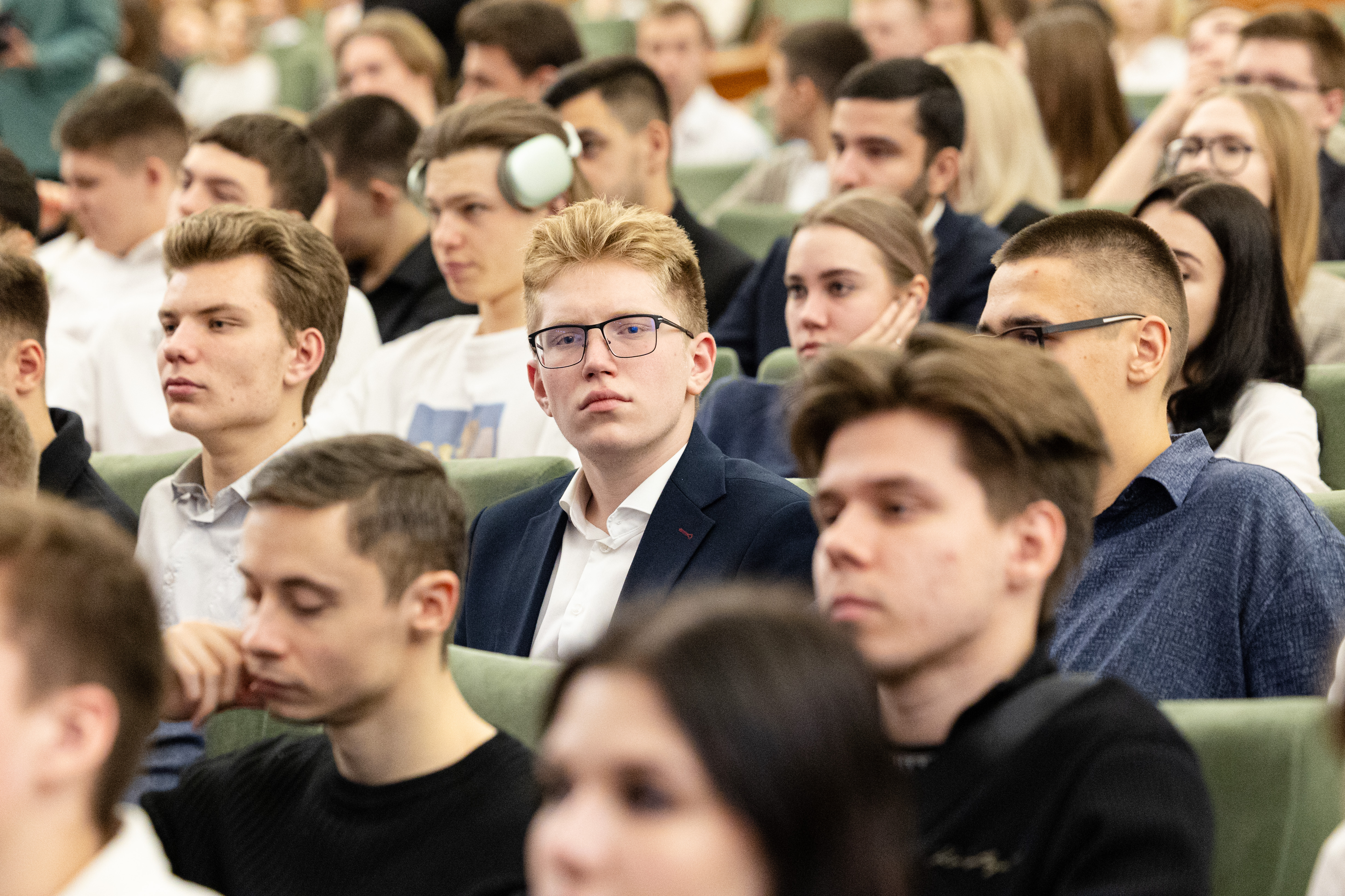 Студенты уфы. Магистратура якутск. Молодежный образовательный форум "твой ход" в луге. Аудитория экзамен. Европейская молодежь.