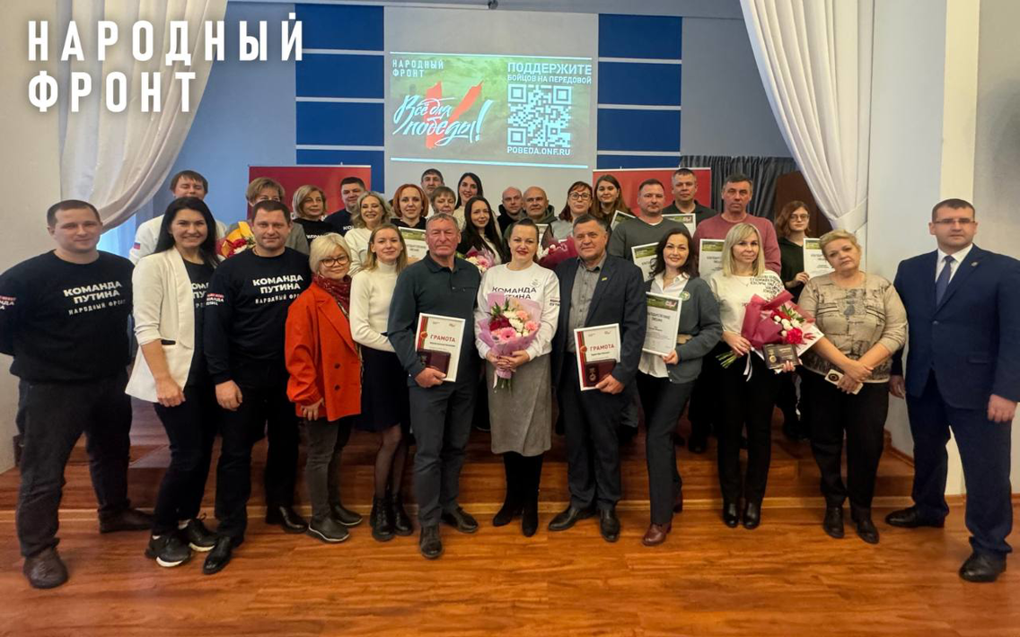 14 новгородцев получили памятные нагрудные знаки "Народный фронт. Всё для Победы!"