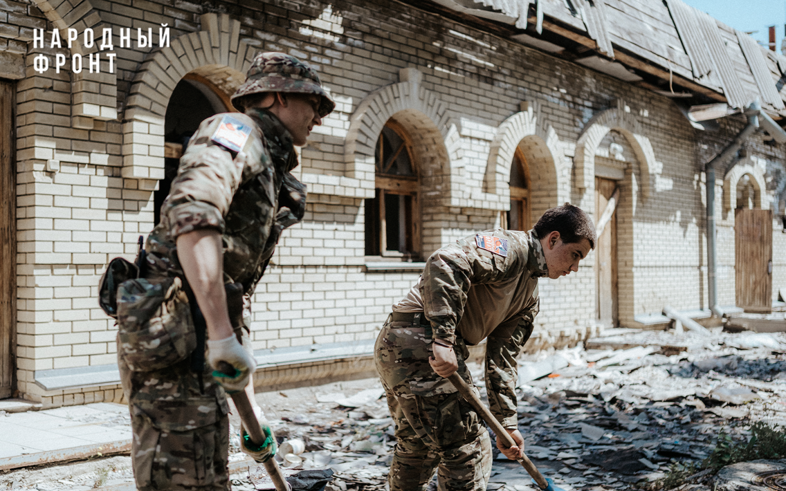 Комплексная поддержка: гуммиссия Молодёжки Народного фронта помогает восстанавливать инфраструктуру городов и сёл Донбасса