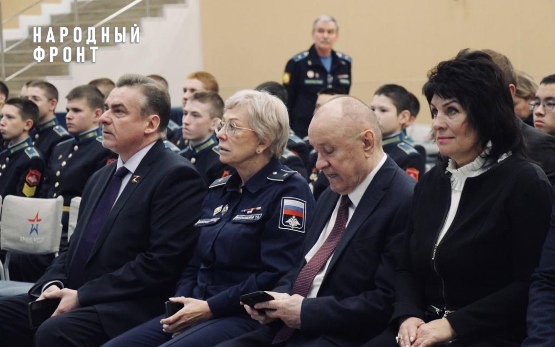 Народный фронт наградил 18 жителей Оренбургской области нагрудным знаком "Всё для Победы!"