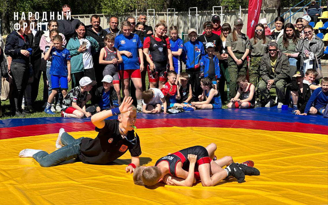 В честь Великой Победы: Молодёжка Народного фронта организовала соревнования для детей и подростков Донбасса